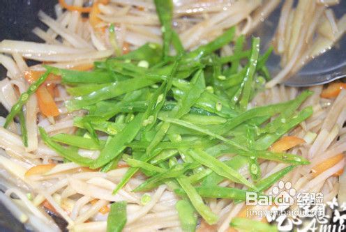 荷兰豆酸煸土豆丝