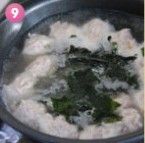 裙带菜汆丸子汤