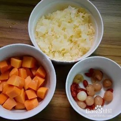 教你做出木瓜银耳炖牛奶