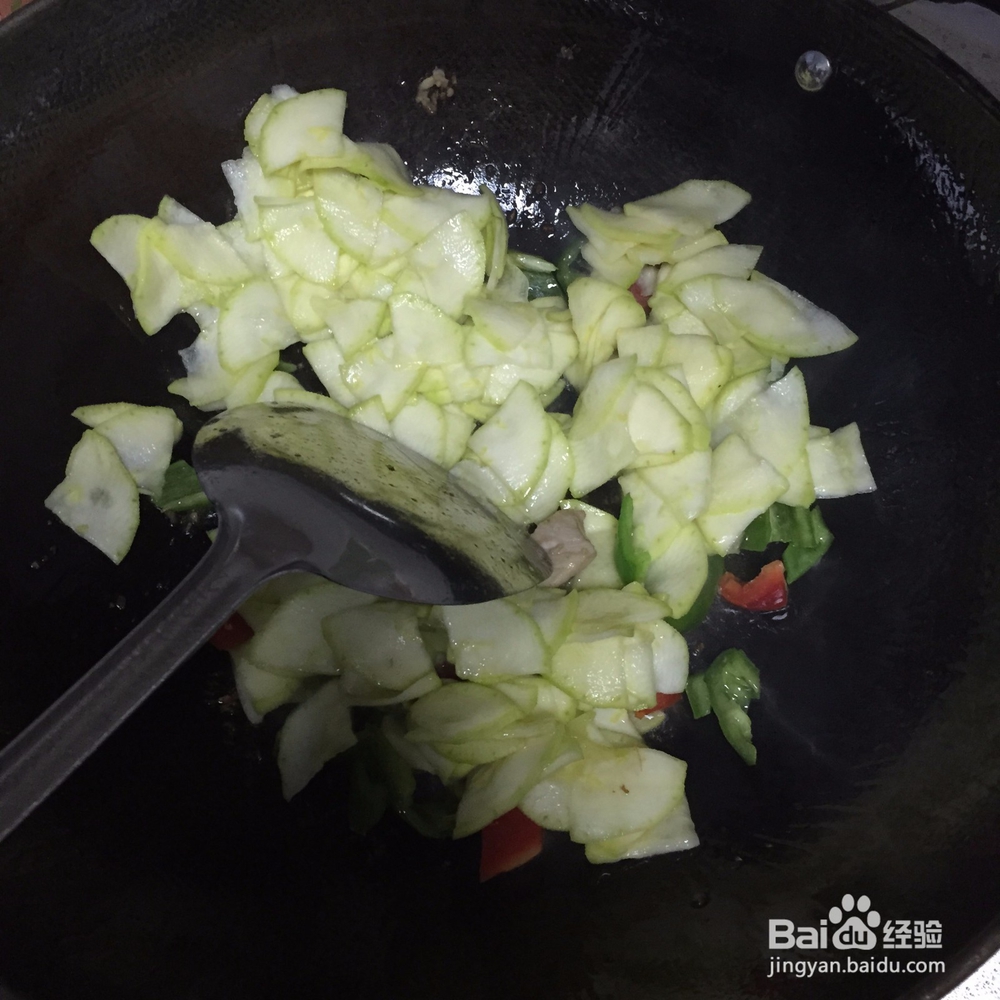 #过年#年夜饭——西葫芦炒肉片的做法