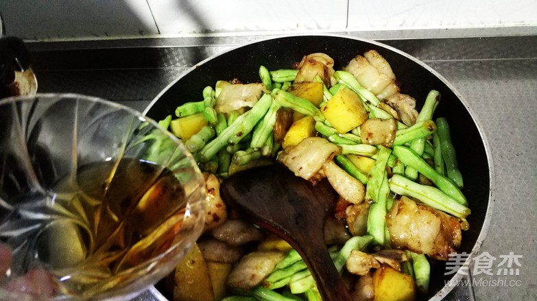 家常土豆炖豆角
