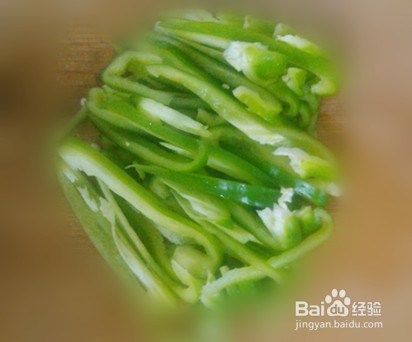 家常青椒炒鸡丝