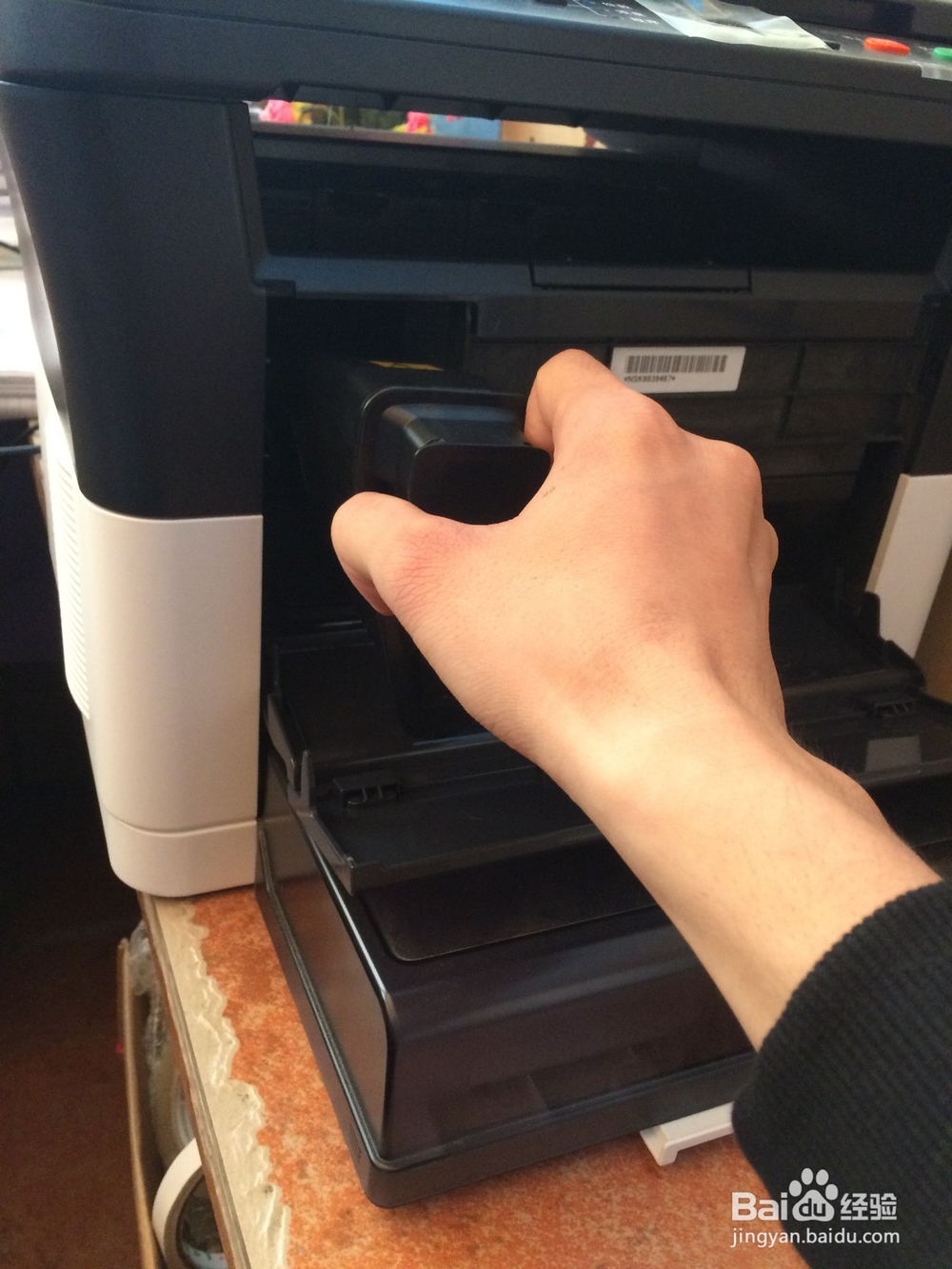 如何自己给激光打印机装粉盒