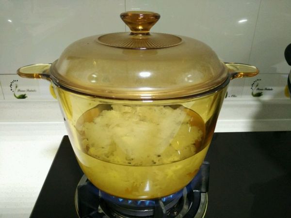 红枣莲子银耳羹