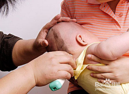 宝宝剃光头的危害有哪些？