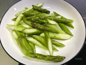 教你怎么做草菇芦笋炒肉片