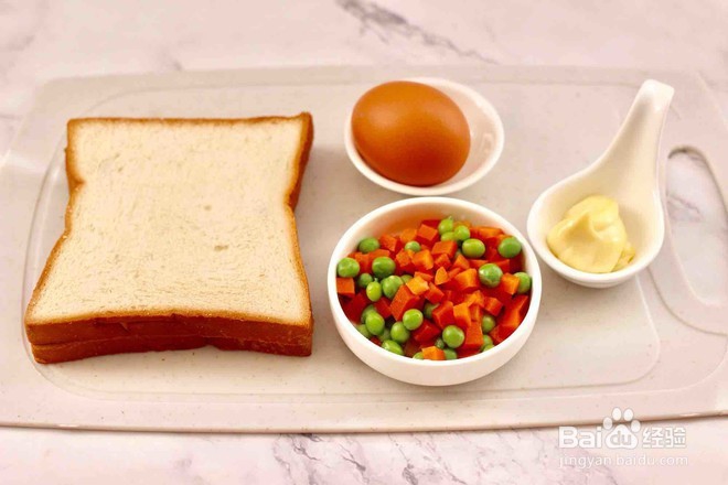 怎么做鸡蛋时蔬三明治