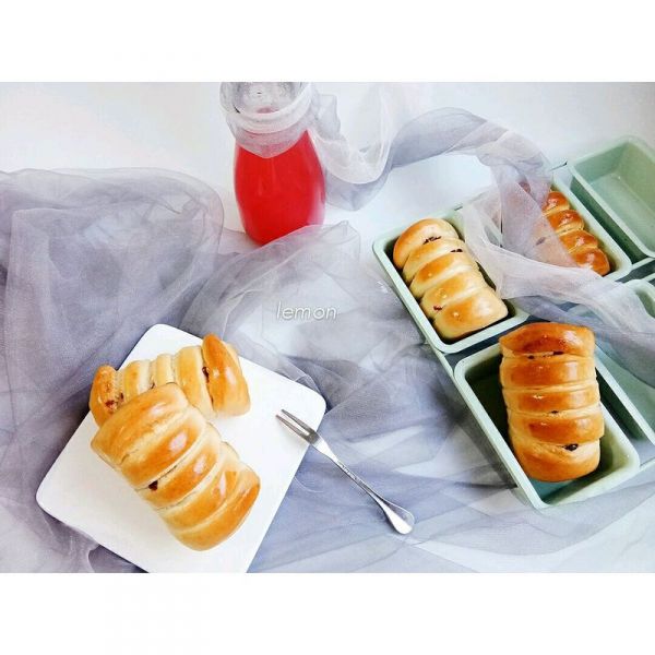 #美的FUN烤箱·焙有FUN儿#椰蓉蔓越莓潜水艇餐包