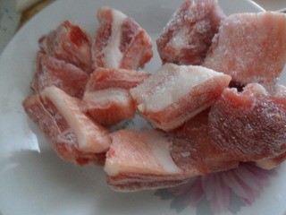 土豆排骨汤简单做——补钙,解馋