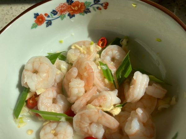 柠檬香茅凉拌酸辣虾仁