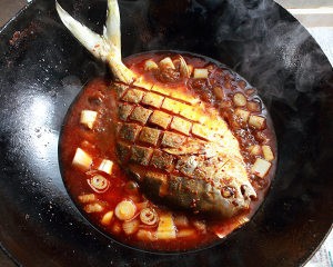 河南特色-干烧红丽大金鲳怎么做