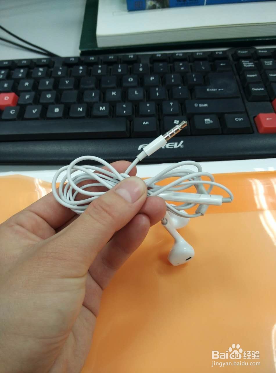 怎么在30秒之内正确收纳耳机线？