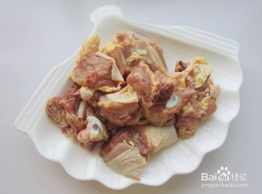 墨鱼干红烧三黄鸡的制作方法