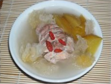 苹果雪耳瘦肉汤