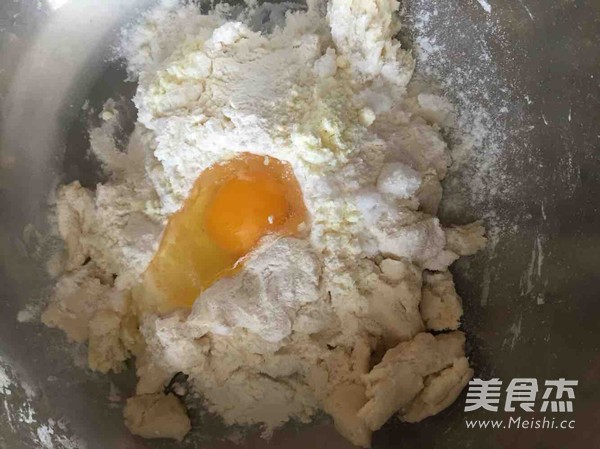 中种牛奶豆沙面包