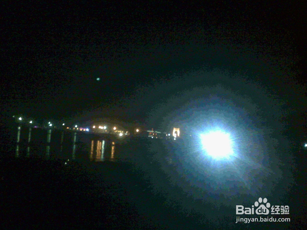 #智能#老年人用相机瞬间捕捉海边探照灯灯光画面