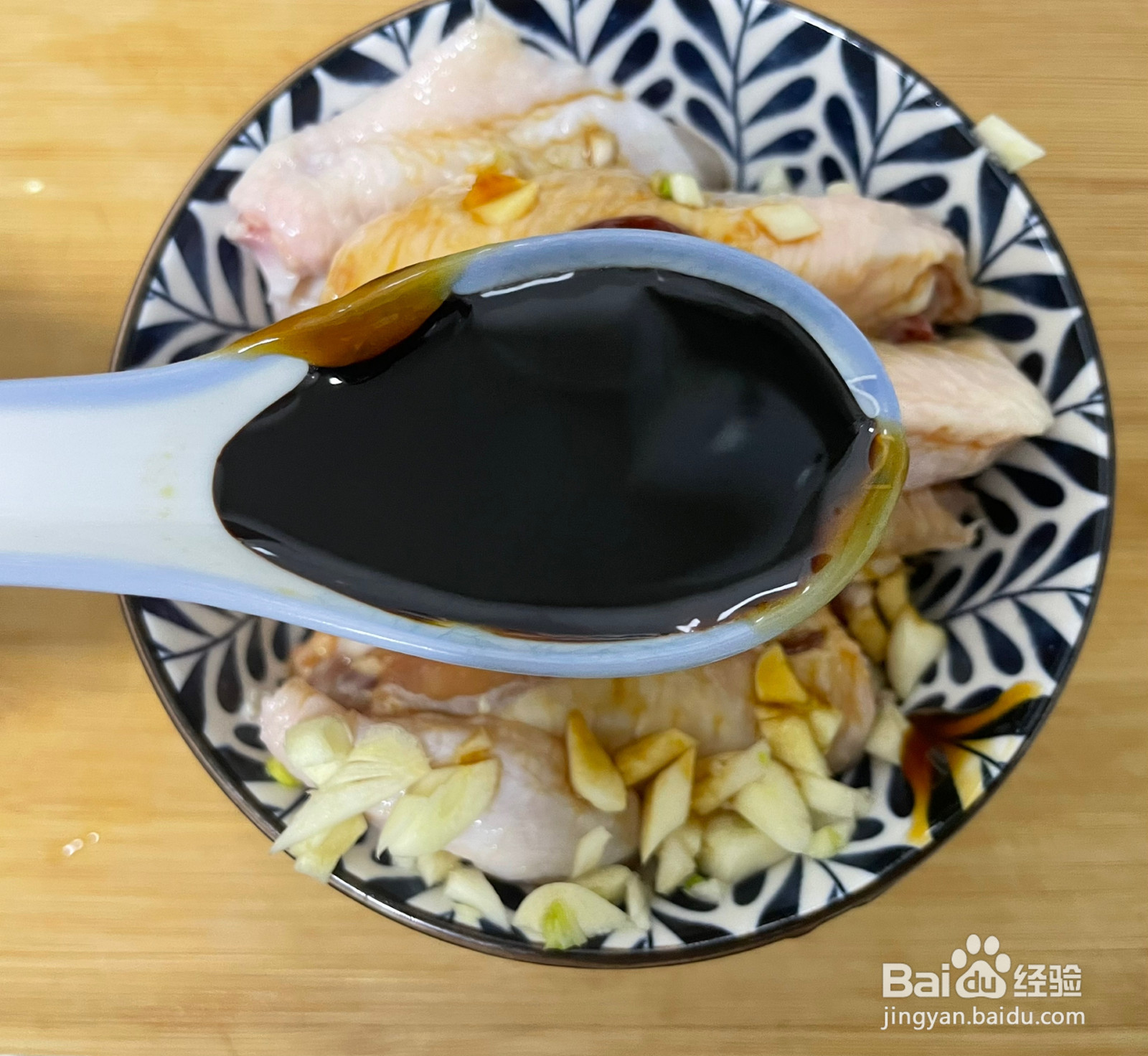 蒜香鸡翅的做法