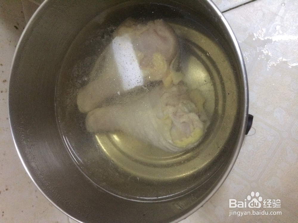 怎么做香菇鸡腿土豆汤?