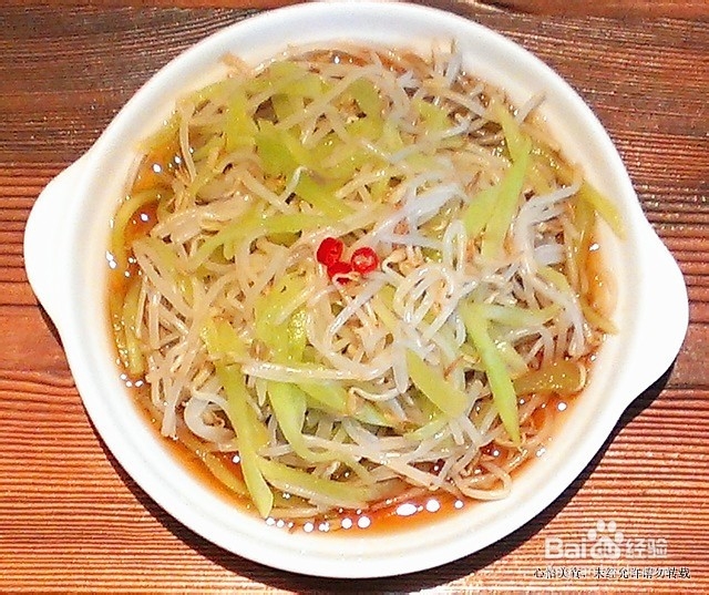 清凉减肥的莴笋拌银芽