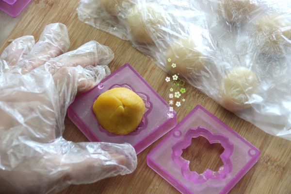 和果子板栗蓉桃山