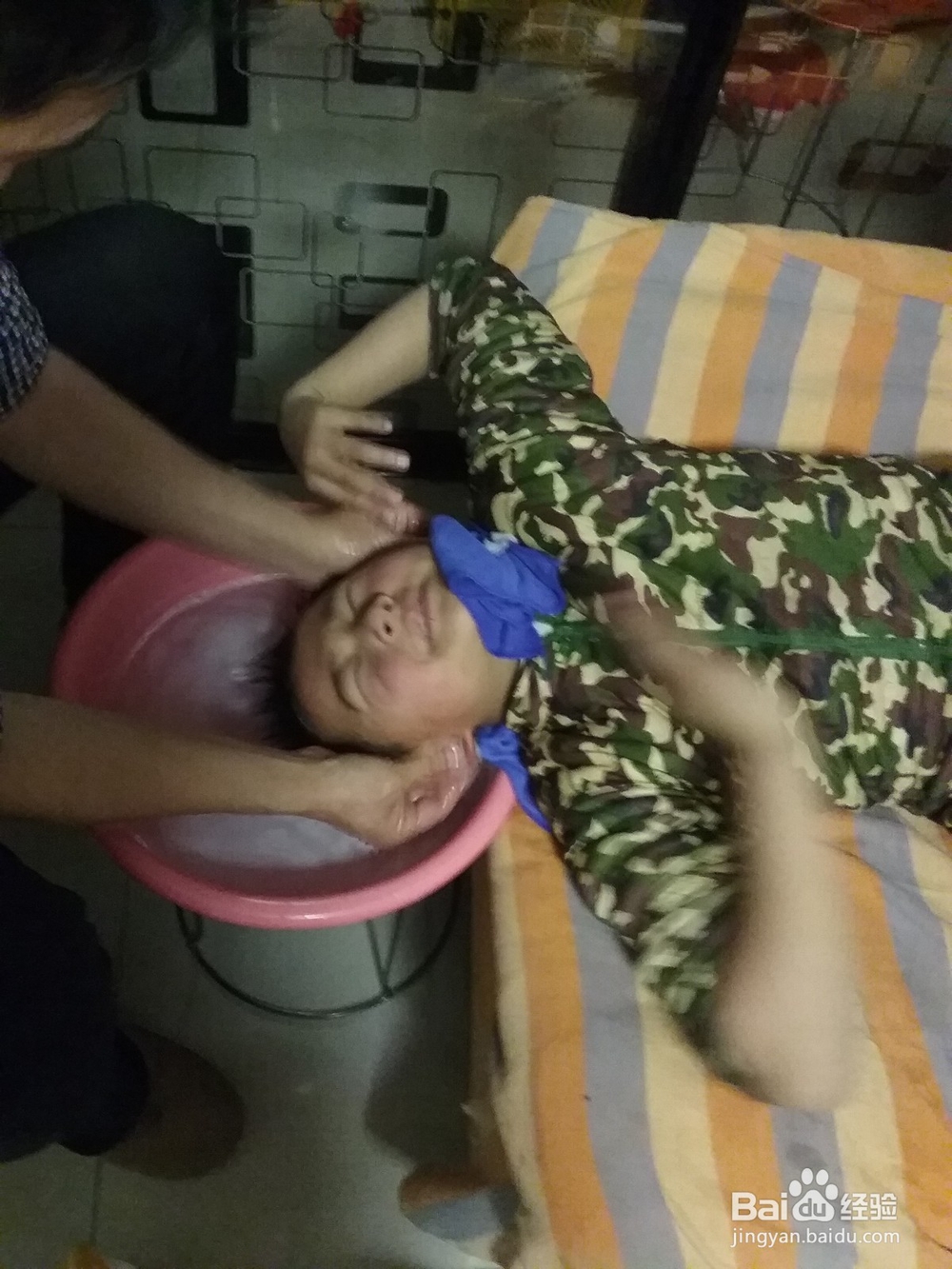 如何在家里给孩子舒服地洗头发