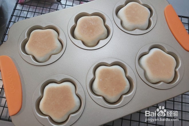 蓝莓果酱小餐包的做法