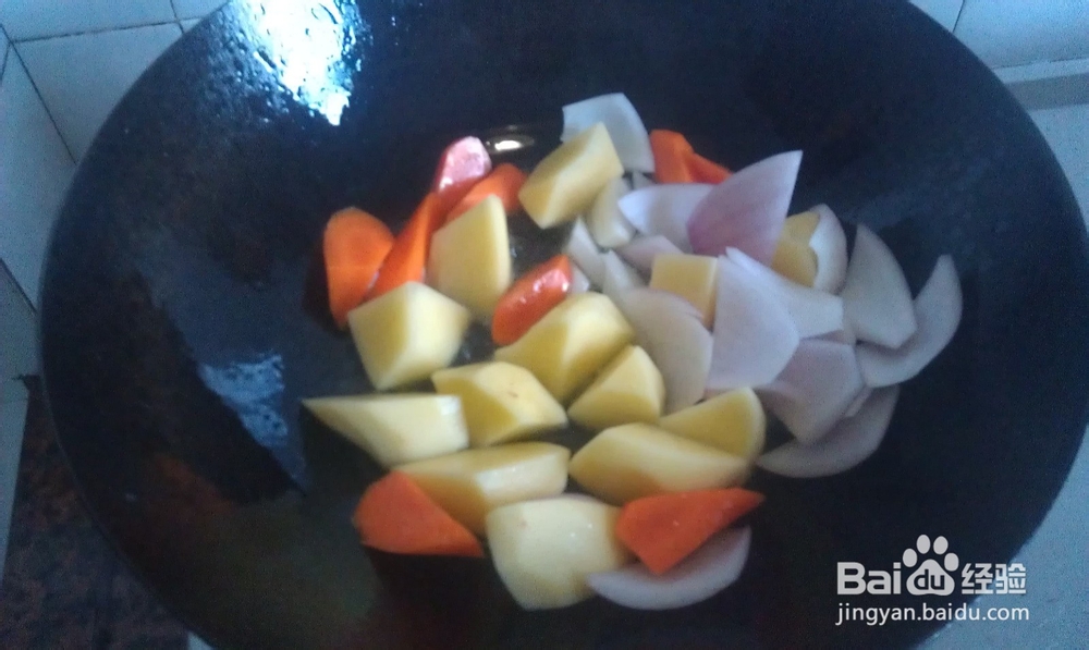 土豆炖牛肉怎么做