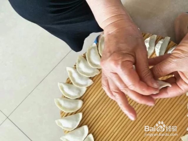 西葫鸡蛋做馅包饺子详细过程