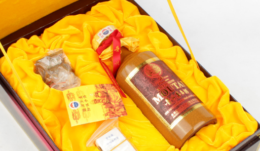 2012年飞天茅台53度与2013年飞天茅台53度外包装一样吗