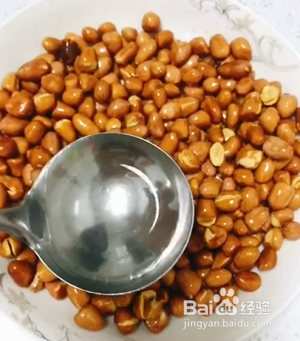 如何自制酥脆油炸花生米