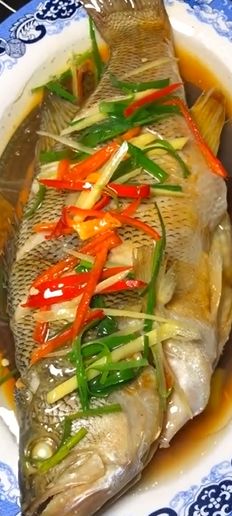 如何制作一道美味的清蒸鱼