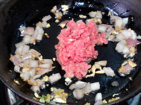 黑椒牛肉酱炒方便面