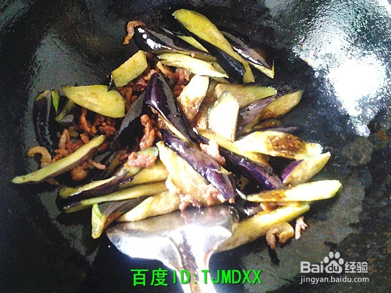 怎么做唇齿留香的肉炒细长茄子