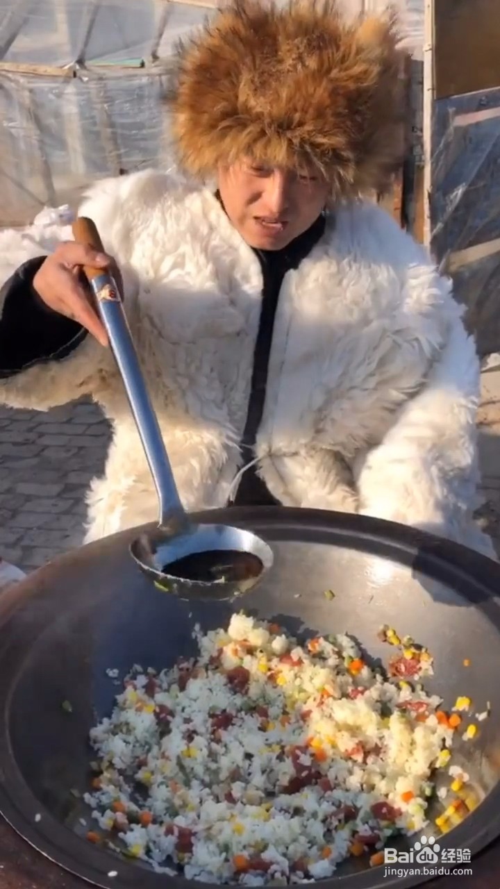 如何自制美味好吃的香菇腊肠炒饭
