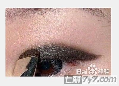 单眼皮MM如何画烟熏妆图解小烟熏眼妆的画法