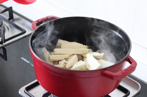 冬笋鸡翅刀削面