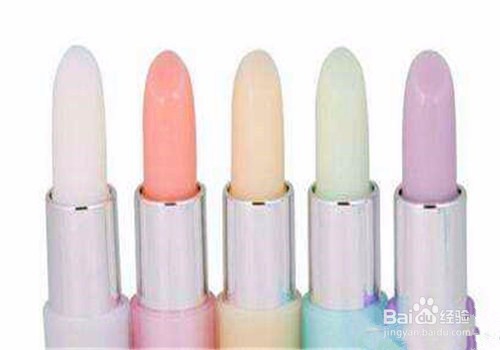 冬季如何防止嘴唇干裂 冬季嘴唇干裂防护有方法