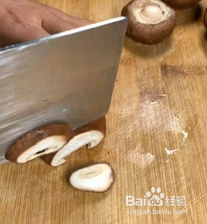 如何自制家常莲藕炒香菇？