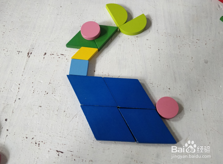 用智力拼板怎样拼一只羊驼?