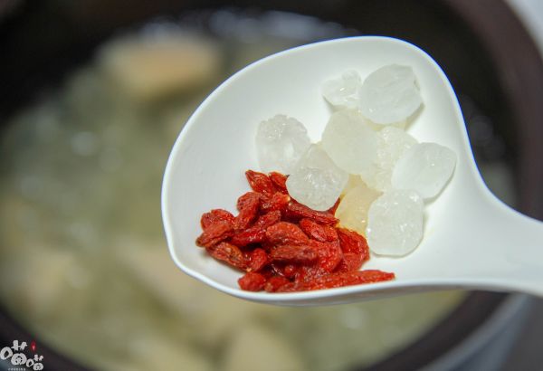 银耳雪梨红枣羹