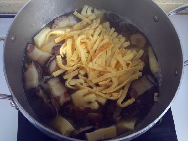 竹笋腊肉鲜味汤