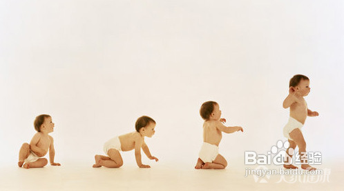 <b>怎样进行婴儿宝宝的动作训练</b>