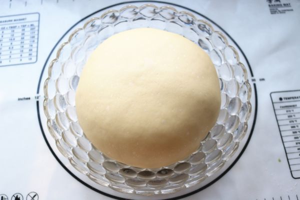 香肠沙拉玫瑰花面包