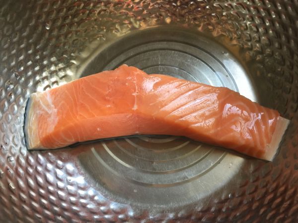 煎三文鱼佐青豆酱