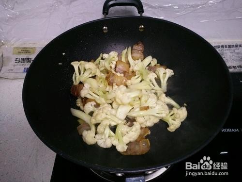 腊肉干煸菜花怎么做
