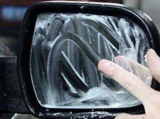 如何防止后视镜下雨天看不清？