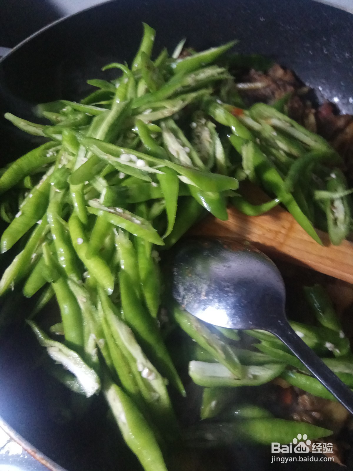 香辣仔姜炒鸭的家常做法