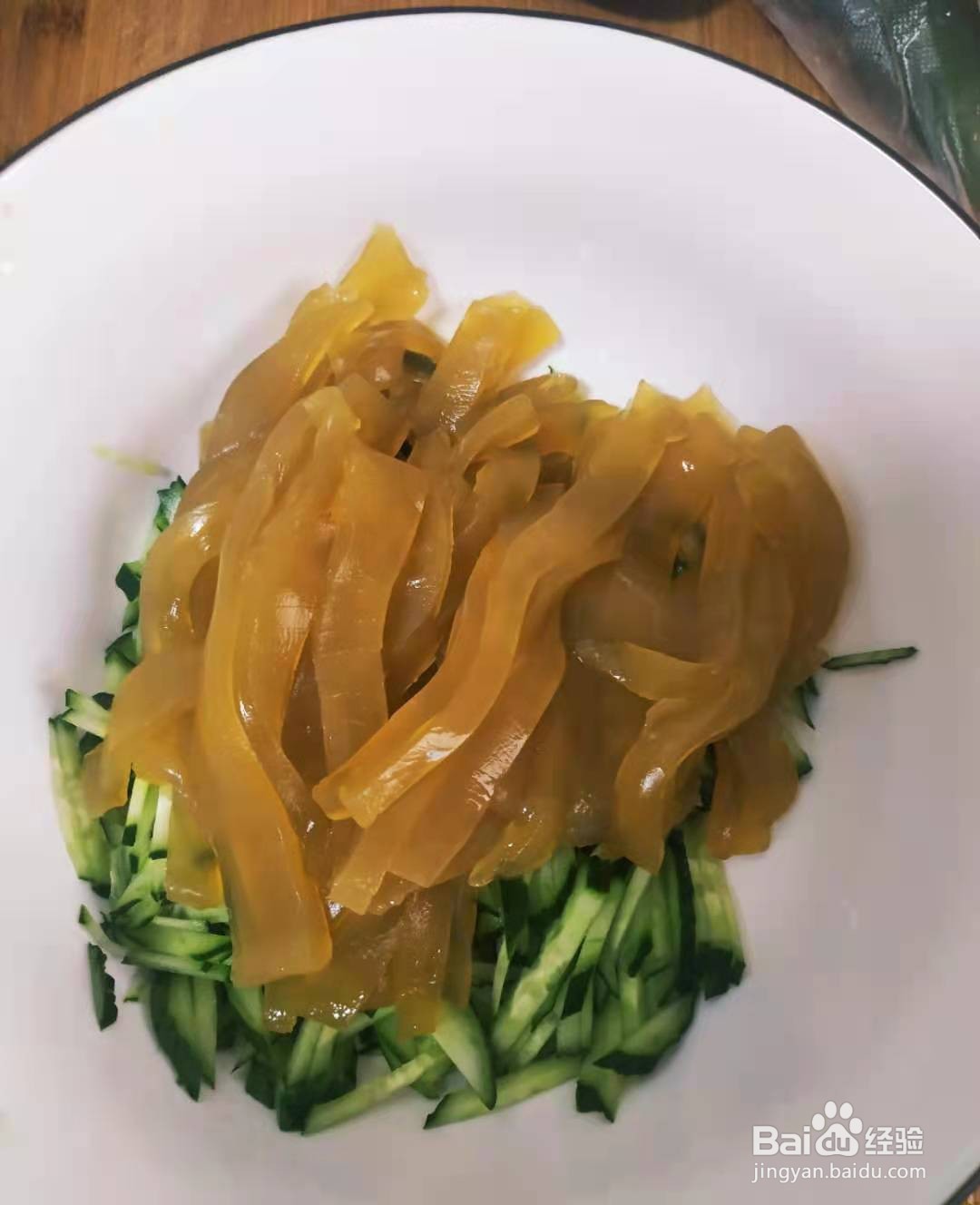 如何制作东北风味的五彩拉皮