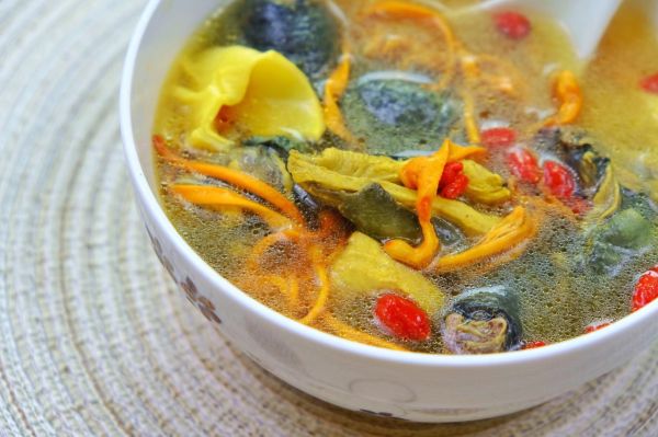 乌鸡花胶金虫草