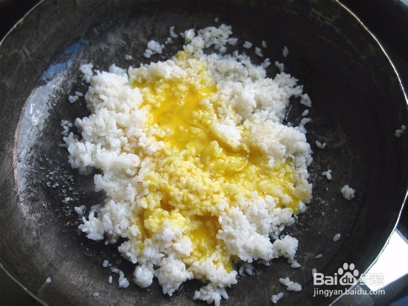 腊肠豌豆蛋炒饭